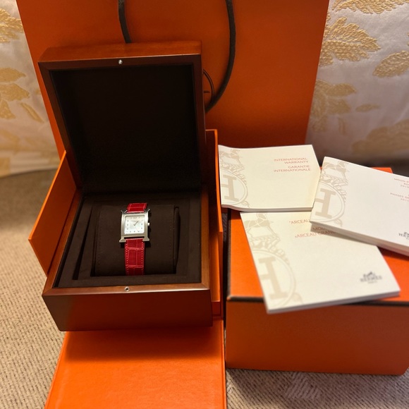 Hermes heure H watch, small model w/ diamonds & alligator strap. Retails $6,250+ - Picture 7 of 17